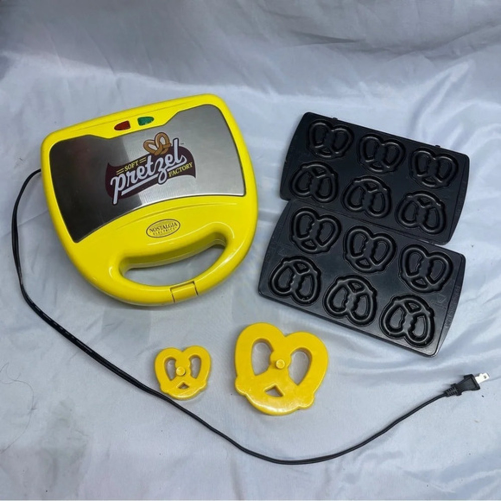 Like new Nostalgia Electrics Spf-200 Soft Pretzel Factory